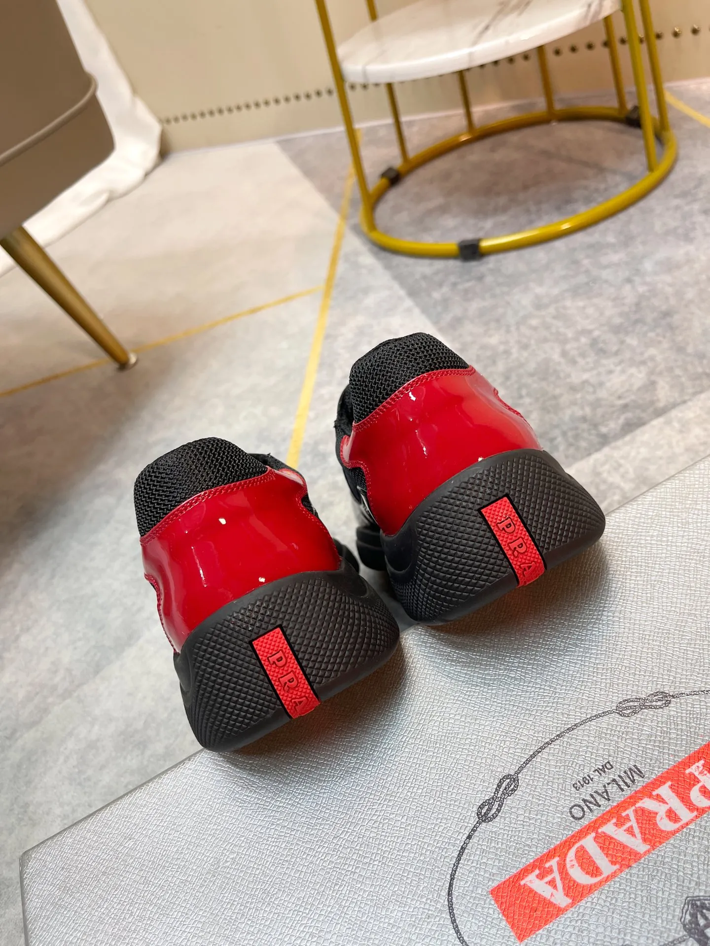 P680👟👟 Prada soft rubber and Bike fabric sports America’sCuP sneakers with Prada style have been redesigned, new fabrics and colors inject a new contemporary spirit into them. Size / 35-44 45 46 can be customized and non-returnable.